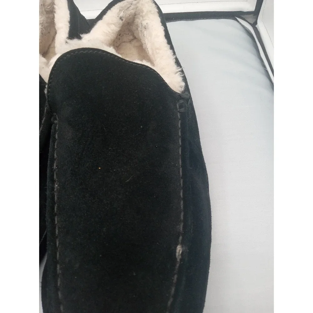 UGG‎ Mens Ascot Slipper Black Suede Size 18 Has A Spot.